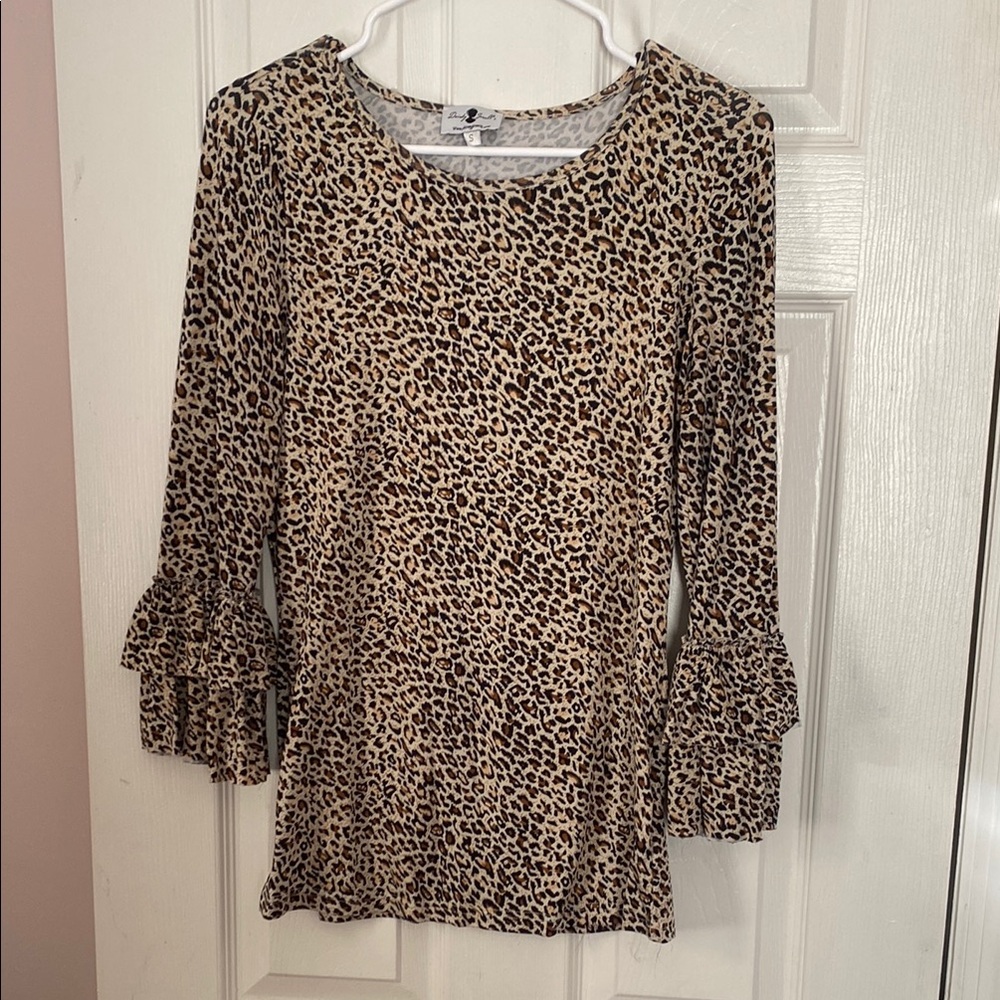 Dainty Jewell’s Cheetah Print Layering Top